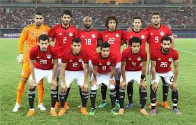 وحاول منتخب جزر القمر من الوصول إلى مرمى محمد الشناوي عن طريق الكرات الطولية المنفذة خلف مدافعي المنتخب محمد صلاح يقود هجوم منتخب مصر أمام جزر القمر. Ø±Ø³Ù…ÙŠ Ø§ ÙƒÙˆØ¨Ø± ÙŠØ¹Ù„Ù† Ù‚Ø§Ø¦Ù…Ø© Ù…Ù†ØªØ®Ø¨ Ù…ØµØ± Ø§Ù„Ù†Ù‡Ø§Ø¦ÙŠØ© Ù„ÙƒØ£Ø³ Ø§Ù„Ø¹Ø§Ù„Ù… Ø§Ø³ØªØ¨Ø¹Ø§Ø¯ ÙƒÙˆÙƒØ§ ÙˆØ¹ÙˆØ§Ø¯ Ø¨Ø·ÙˆÙ„Ø§Øª