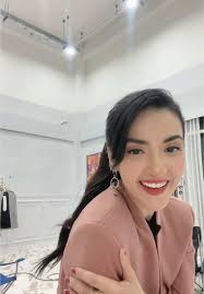 Mengkhayal Jadi Kajol dalam Konser Zaskia Gotik