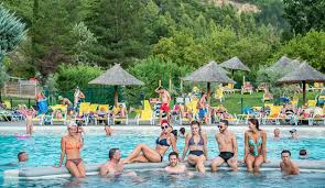 Camping Alpes De Hautes Provence 04 Avec Piscine L Hippocampe A Volonne