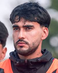 Corría el año de 1974, un 14 de julio, al medio día…, el televisor se  encendió y empezó a transmitir desde la cancha del Monumental Estadio  Azteca…, el resto es historia, una