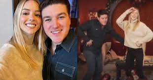 El candidato a la gubernatura de nuevo león, samuel garcía, estrenó un nuevo video junto a su esposa y el niño que interpretó en este artículo cancion, ponte nuevo leon, samuel garcia, yuawi. De Los Creadores Del Fosfo Fosfo Y Una Dura Vida En El Golf Llega La Cancion Navidena De Samuel Garcia