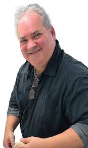 Laura Dundas's Instagram, Twitter & Facebook