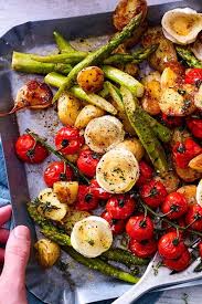 Spargelsalat Vom Blech Mit Neuen Kartoffeln Und Ziegenkase Rezept Lecker Rezept Spargelsalat Rezepte Spargelgerichte