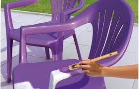 Poussière, moisissures, plastique jauni ou tâché : Je Renove Mon Mobilier De Jardin Au Lieu De Le Changer Peinture Plastique Mobilier Jardin Meuble Plastique