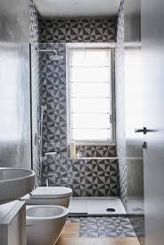 Dusche Vor Fenster Badezimmer Einbauen Installieren Sichtschutz Milchglas Rollos Folien Fensterflugel Luft Durchlassen Dus Dusche Fenster Badezimmer Duschrollo