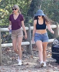 See more ideas about taylor swift pictures, taylor alison swift, taylor swift. Taylor Swift And Lorde Sport Similar Shorts On Hike Through Los Angeles Daily Mail Online