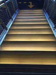 led traptrede verlichting de combinatie led trapprofiel led strip zorgt voor een zorgeloos verlichtte trap met de led traptr traptreden voor trappen trap