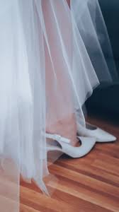 Scarpe da sposa bicolor bianco e blu. Tendenze Scarpe Sposa