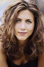 Обладательница премий «золотой глобус» и «эмми». Jennifer Aniston S Best Hairstyles Of All Time 50 Jennifer Aniston Hair Cuts And Colors