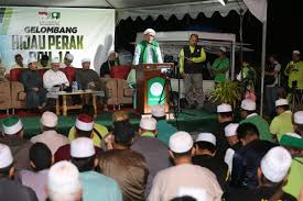 Sekolah islam ni perlukan bantuan. 3 Pemimpin Pas Pusat Taruhan Di Perak