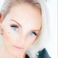 Melissa Carey's Instagram, Twitter & Facebook