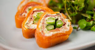Hors d'oeuvres can be served at a table or passed on trays among guests. Recette De Roulade De Saumon Fume Au Jambon Zeste Recipe Food Tapas Stuffed Peppers