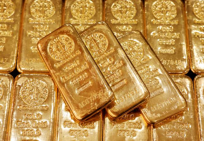 Giá vàng chững lại sau khi vượt 4.700 USD/oz giữa căng thẳng Mỹ-Iran -  VnEconomy