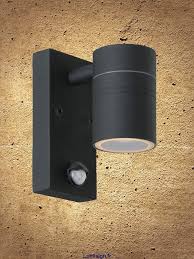 Avec un éclairage qui s'allume grâce à la détection de mouvement, votre intérieur est plus sûr et vous vous sentez rassuré.grâce au détecteur de mouvement, vous pouvez régler l'intensité, éteindre et allumer. Applique Exterieure Led Arne 1d Noire Avec Detecteur Lucide Achat Vente Appliques Exterieures