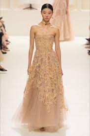 Il più costoso della storia è quello di atelier versace indossato da angelina jolie nella notte degli oscar del 2012. Pin Su Dream To Dress
