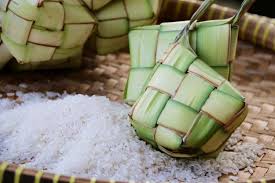 Cara mengeringkan nasi di dalam oven adalah meletakkan nasi yang sudah diratakan di atas baki panggangan. Cara Membuat Ketupat Lebaran Enak Dan Mudah