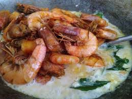 Udang dibersihkan , celop dalam telur dan salut dengan tepung jagung dan sedikit garam. Udang Goreng Butter Dan Telur Masin Yang Terlajak Sedap Azie Kitchen
