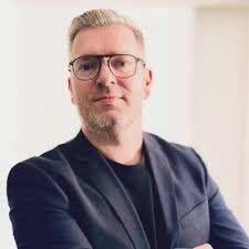 Ich habe einen neuen Job und arbeite jetzt als Leitung  Projektmanagement-Office