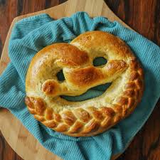 Neujahrsbrezel German New Year S Pretzel New Year S Pretzel Recipe Austrian Recipes Homemade Baked Bread