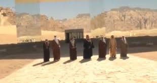 #القمه_الخليجيه_الامريكيه #الملك_سلمان_يتجاهل_استقبال_اوباما رسالة مفادها أن زمن الهيمنة والغطرسة السياسية الامريكية ولى إلى غير رجعة.! Rrypnhqfoyh0pm