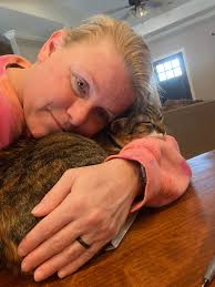 Hi there fellow cat lovers. Simon's Cat 🐈 makes me laugh a lot and shake  my head at his antics. So much fun! The sound of a purring cat touches my  soul. |