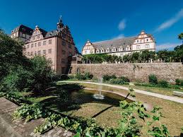 Darmstadt is home to the vanderburgh 4h center, the darmstadt inn, reimann's farm, trinity lutheran church, salem church of darmstadt, the remedy church, gardo's italian oven, american honey market , angie laurel artist , stone. Die Besten Sehenswurdigkeiten In Darmstadt Fur Einen Tagesausflug