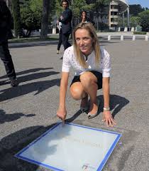 She has been married to domenico giugliano since june 22, 2002. Federazione Italiana Scherma Valentina Vezzali Nella Walk Of Fame Al Foro Italico Di Roma Oggi La Cerimonia Alla Presenza Del Vertice Del Coni Giovanni Malago
