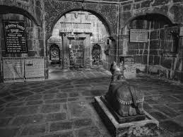 Short trip to an Ancient Shiva Temple ...