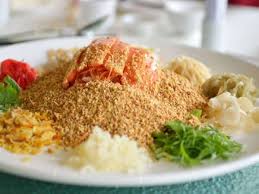 Salah satu agenda yang mesti kamu lakukan menjelang tahun baru cina adalah menjelajahi pasar pecinan terdekat di kotamu. Tuah Yee Sang Tahun Baru Cina