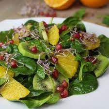 Ensalada Detox De Espinacas Frutas Y Germinados Receta Espinacas Ensalada De Espinacas Frescas Ensalada De Verduras Recetas