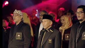 Amien rais sebelumnya merupakan pendiri dan eks ketum pan, yang kini menjadi ketua majelis syuro partai ummat. I4laychmerejnm