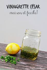 Vinaigrette Cesar Avec Son Ingredient Secret Et Sans Oeuf Dans Un Pot Masson Cinq Fourchettes Sauce Pot Vinaigrette Salad Dressing Vinaigrette