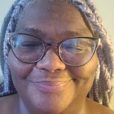 Dessie Moore's Instagram, Twitter & Facebook