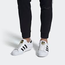As you can imagine there have been quite a few designs and colourways over the years. Superstar Schuhe Adidas De Kostenloser Versand Ab 25