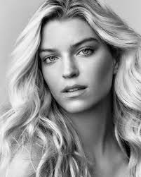 Pink Jeep Girl (@olivia.allan) • Foto dan video Instagram