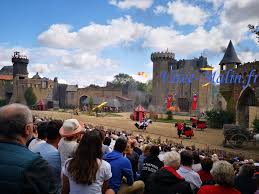 Le puy du fou a décalé sa date de réouverture 2020 à cause du coronavirus. Visiter Le Puy Du Fou Et Ou Dormir Au Puy Du Fou Pendant Votre Weekend