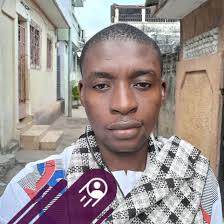 Famille Dolidol, la Saint-Valentin c'est Dimanche hein...Bon pour ceux qui  n'ont pas encore acheté cadeau pour Bae, y'a bon plan pour vous ici😍😍 💕  Like la publication abonne toi si c'est pas