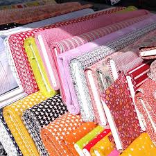 Si effettua anche riparazioni su arredi per la casa. Dove Comprare Stoffe E Tessuti On Line