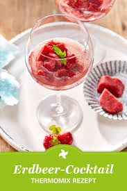 Ein Hoch Auf Den Fruhling Mit Diesem Thermomix Rezept Fur Erdbeer Cocktail Lasst Es Sich Gut Auf Thermomix Rezepte Bowle Rezepte Mit Alkohol Erdbeerlimonade