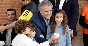 Iván duque márquez (spanish pronunciation: En Fotos Ivan Duque El Nino Que Siempre Quiso Ser Presidente