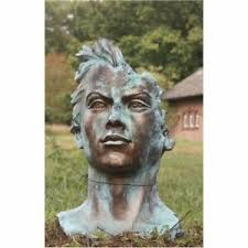 Auch für den wintergarten, der ja den übergang zwischen haus und garten darstellt, sind steinskulpturen ein sehr schöner und individueller hingucker sowie eine beeindruckende dekoration. Steinfigur Manner Buste Fur Den Garten In Bronzeoptik Frostsicher Neu V 116550br Ebay
