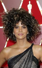 Just for fun this friday afternoon: Halle Berry Sparked Controversy With Her Natural Hair At The Oscars