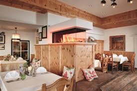 Hundreds of lessons with video explanations, exercises, downloadable audio files, worksheets, interviews with native speakers and much more… Romantisches Restaurant Romantikhotel In Zell Am See