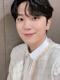 Ko Woo Rim: O Cantar e Casamento de um Baixo Romântico