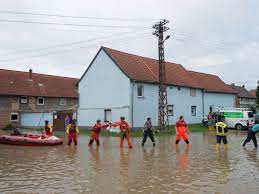 Laut aus­sa­gen der alli­anz, kos­tet ein hoch­was­ser durch stark­re­gen etwa 6.600 €. Wetter Hochwasser In Deutschland Diese Regionen Sind Besonders Gefahrdet Wetter