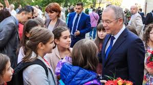 Joburi in anglia in constructii, curatenie, hoteluri, restaurante, soferi, ingrijire batrani, cameriste, cleaner londra si anglia. Emil Boc 20 Din Bugetul Clujului Este Investit In Educatie Si In Locurile De Munca Ale Viitorului Rovestea