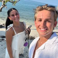 Life update📸🥳 Had the opportunity to dance alongside @jenleighbooth and  @_davidbooth_ at their beautiful wedding in Vero Beach🌴 Celebrated leaving  the restaurant industry with some great people👋🏻 Partnered up with  @ringonhomes which