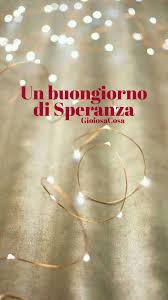 Un Buongiorno Pieno Di Speranza Con Luci Glitter Aria Di Festa Natale E Vicino E Sognare E Quasi D Obbligo Che Regal Buongiorno Speranza Buona Giornata