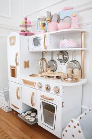 9 cute play kitchens for kids to encourage your little chef. Genau Wie So Viele Andere Haben Wir Uns Hier Fur Diese Kidkraft Vintage Kuche Entschieden Si Kidkraft Vintage Kitchen Diy Play Kitchen Kids Play Kitchen