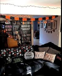 101 Unique Halloween Home Decor Ideas That Are So Scary Halloween Bedroom Decor Halloween Living Room Halloween Bedroom